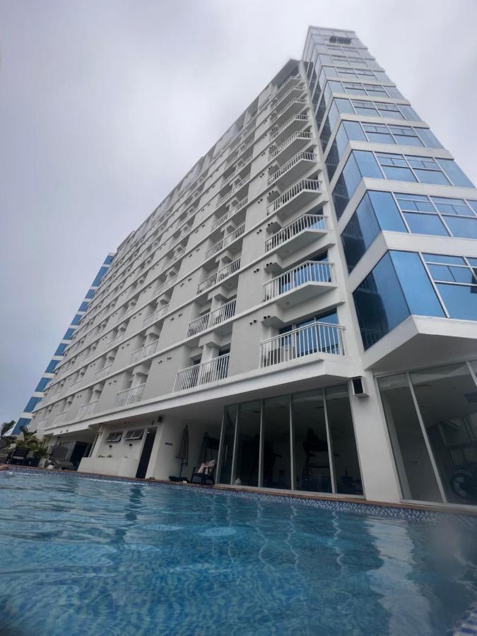 Hola! Condotel @ Inspiria ダバオ　シティ エクステリア 写真